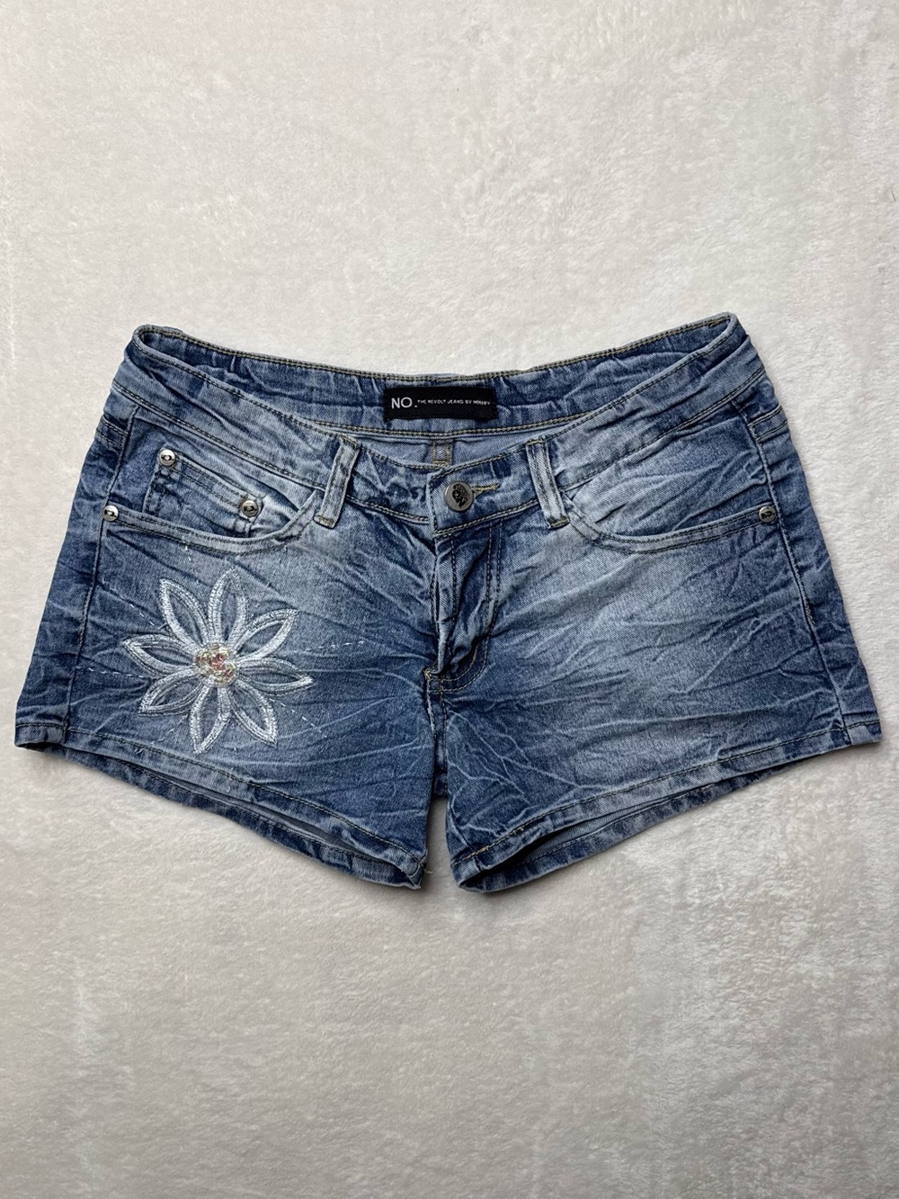 Vintage Y2k Low Rise Mini Acid Wash Denim Floral Embroidered Cotton Shorts 28